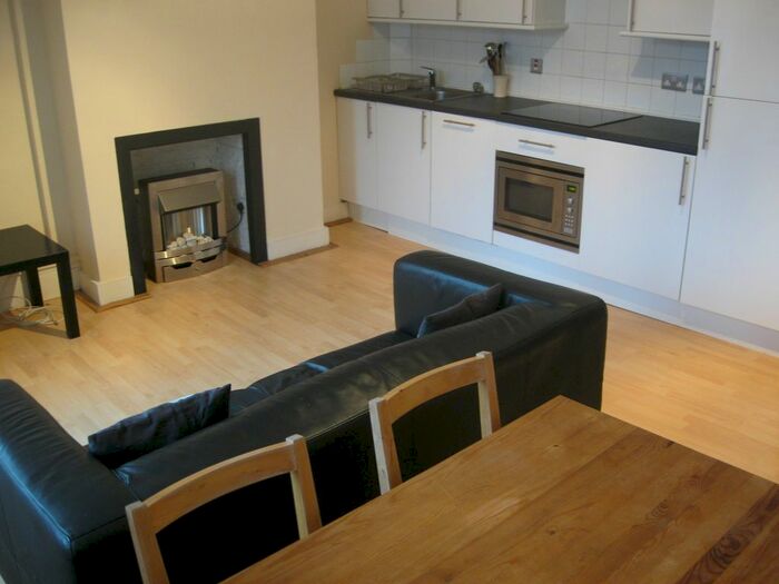 2 Bedroom Flat To Rent In Northfield Avenue, London, W13