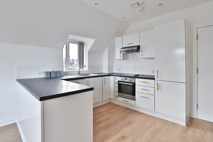 1 Bedroom Flat To Rent In Emerson Mews, New Malden, KT3