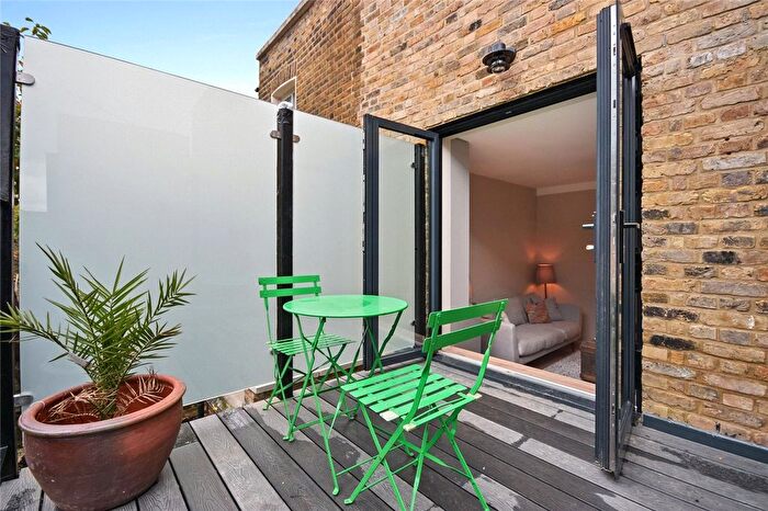 1 Bedroom Flat For Sale In Ellerslie Road, London, W12