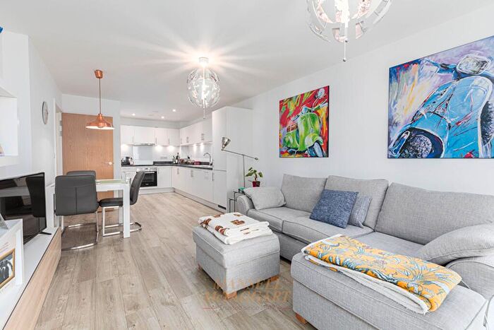 2 Bedroom Flat For Sale In Ifield Road, Crawley, RH11