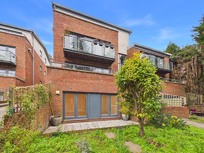 1 Bedroom Flat For Sale In Valley Road, Kenley, CR8