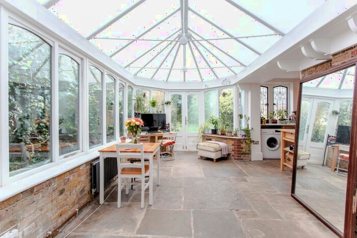 2 Bedroom Flat To Rent In Park Avenue, N22