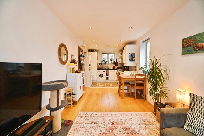 2 Bedroom Flat For Sale In Campbell Road, London, London, E3