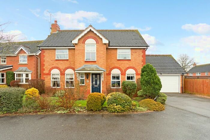 4 Bedroom Detached House To Rent In Waller Drive, Banbury, OX16
