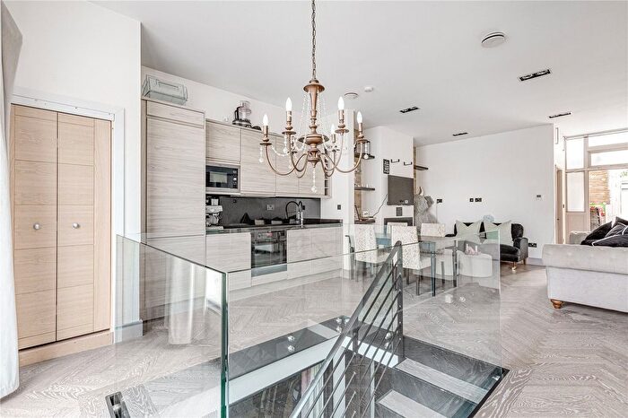 2 Bedroom Flat To Rent In New Kings Road, Parsons Green, SW6