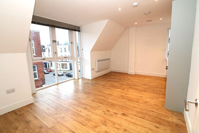 1 Bedroom Flat To Rent In St. Martins Walk, Dorking, RH4