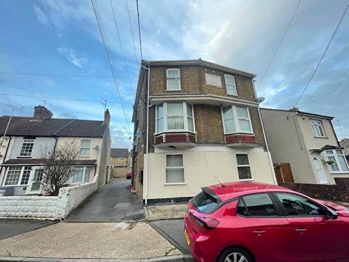 1 Bedroom Flat To Rent In Essex Road, Rochester, ME2