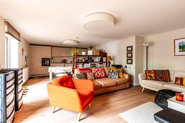 3 Bedroom Flat For Sale In Jubilee Place, Redcliffe, Bristol, BS1