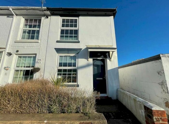 2 Bedroom End Of Terrace House To Rent In The Avenue, Gosport, PO12