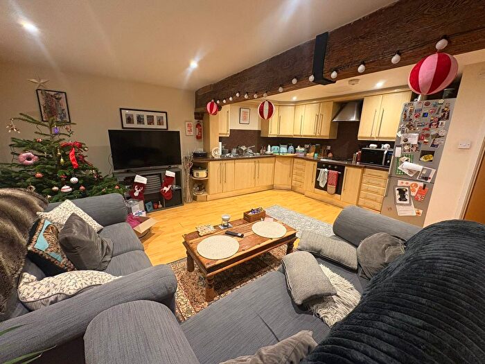 2 Bedroom Flat To Rent In Damers Bridge, Petworth, GU28