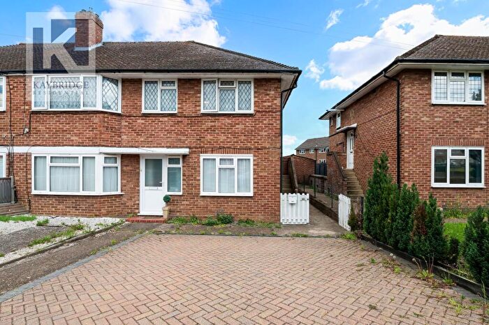 2 Bedroom Property For Sale In Reynolds Avenue, Chessington, KT9