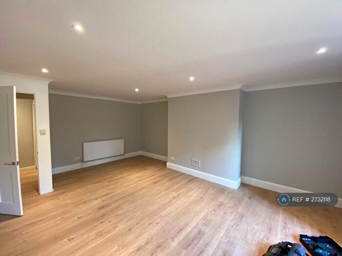 2 Bedroom Flat To Rent In Shooters Hill Road, London, SE3