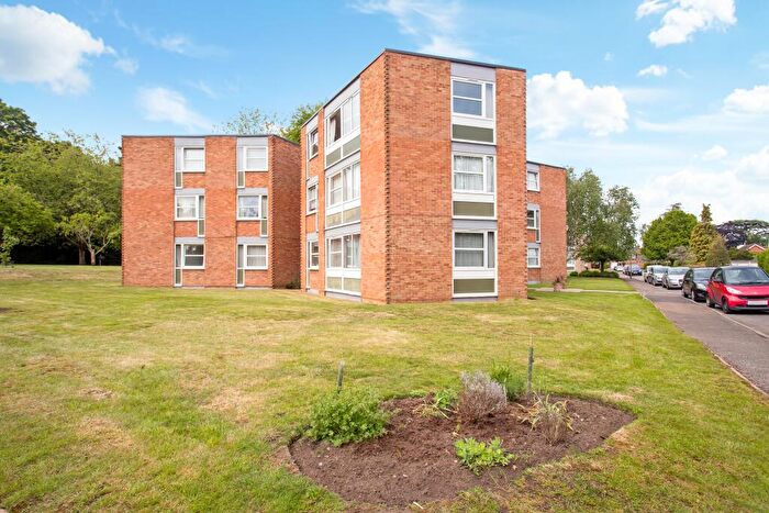 2 Bedroom Flat For Sale In Heathside, Weybridge, KT13