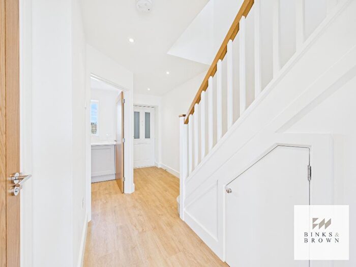 2 Bedroom Semi-Detached House For Sale In Rookery Hill, Corringham, Essex, SS17