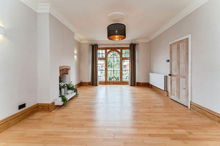 2 Bedroom Flat To Rent In Hornsey Lane Gardens, London, N6