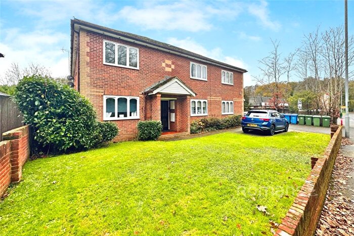 1 Bedroom Flat For Sale In High Street, Sandhurst, Berkshire, GU47