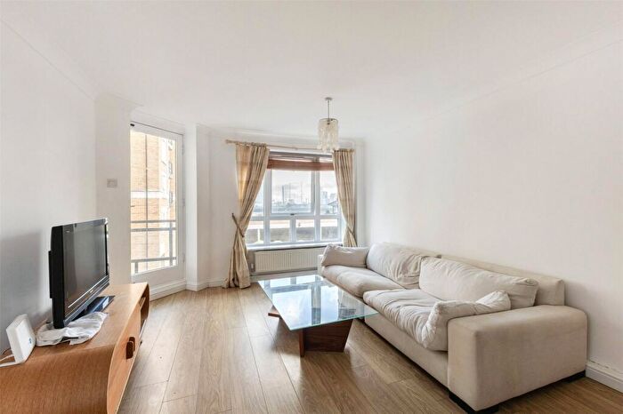 2 Bedroom Flat To Rent In Stewart Street, London, E14