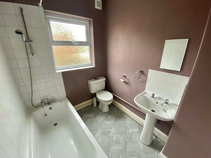 2 Bedroom Apartment To Rent In Oundle Road, Peterborough, PE2
