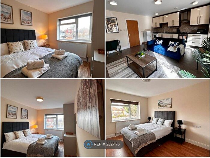 2 Bedroom Flat To Rent In Whippendell Court, Watford, WD18