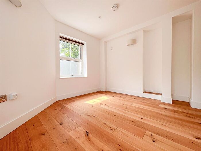 2 Bedroom Flat To Rent In Castle Hill Road, Hastings, TN34