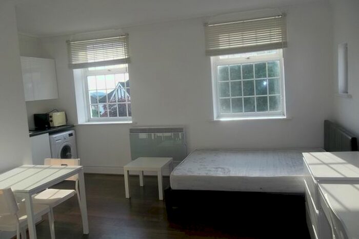 Studio To Rent In Station Road, Hendon Central, London NW4