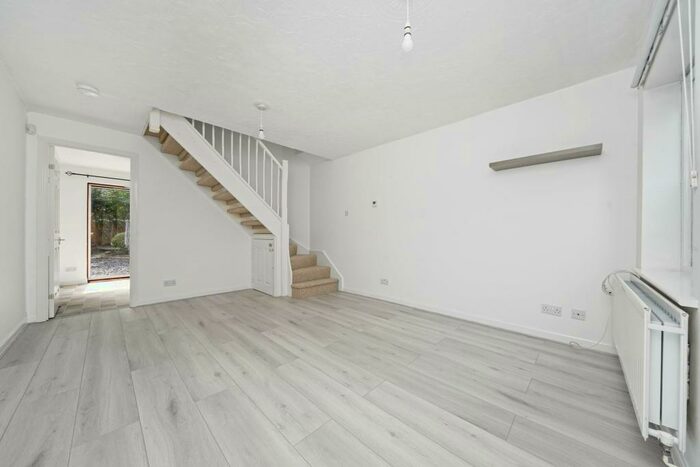 2 Bedroom End Of Terrace House To Rent In St. Francis Road, London, SE22