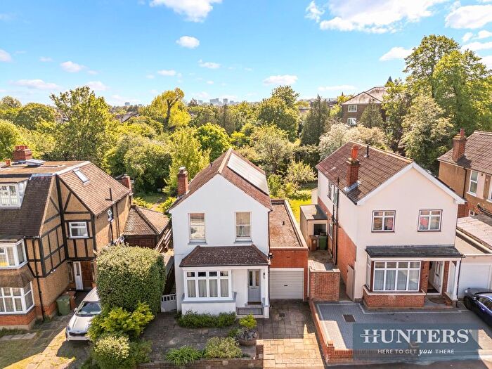 3 Bedroom Detached House For Sale In St. Philips Avenue, Worcester Park, KT4