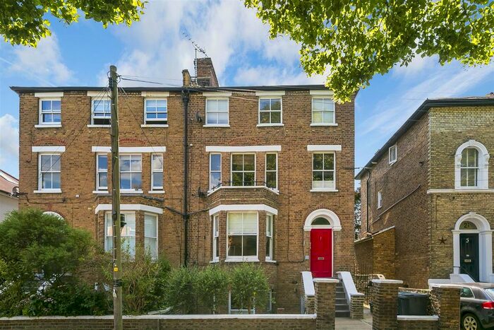 2 Bedroom Flat To Rent In Queens Road, Twickenham, TW1