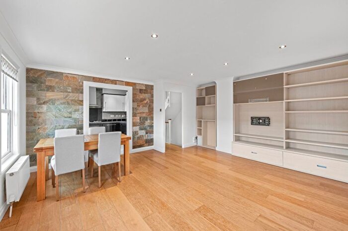 2 Bedroom Property To Rent In Lockesfield Place, Isle Of Dogs, E14