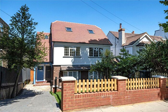 3 Bedroom Maisonette To Rent In High Park Road, Kew, Surrey, TW9