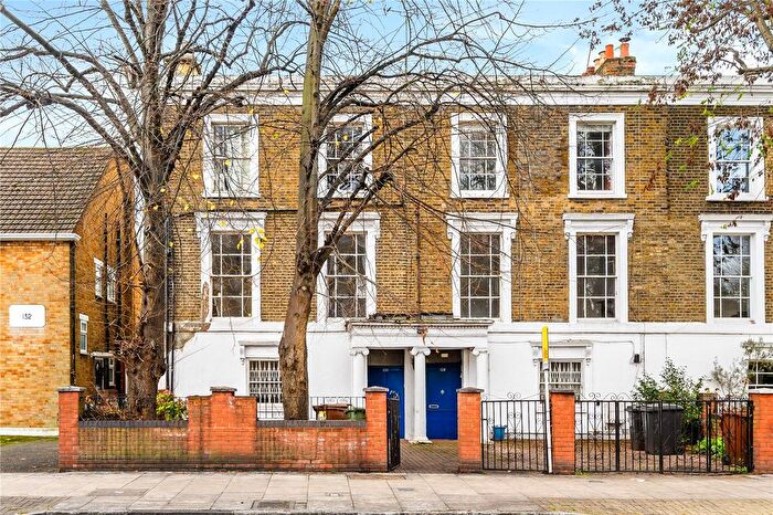 Terraced House For Sale In Southgate Road, London, N1