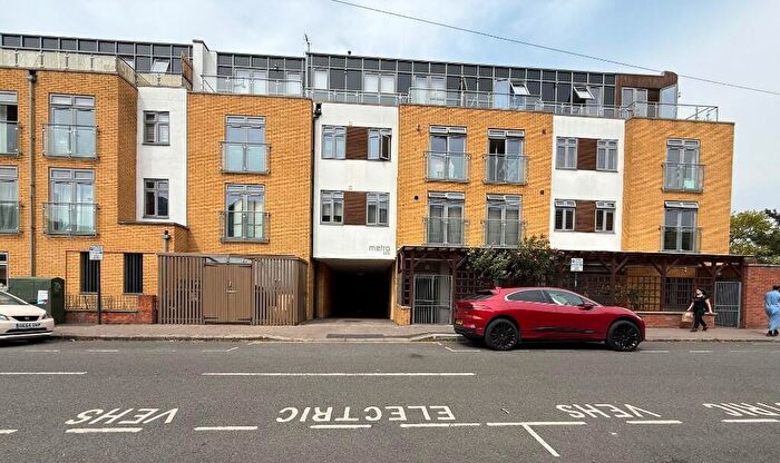 2 Bedroom Apartment For Sale In Chandos Road, London, E15