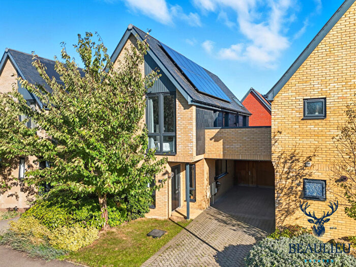 3 Bedroom Detached House For Sale In Brassie Wood, Chelmsford, CM3