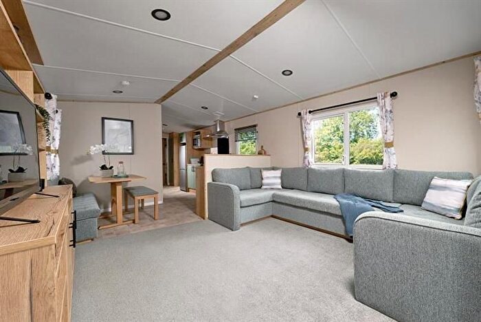 3 Bedroom Park Home For Sale In Sleaford Road, Tattershall, Lincoln, LN4