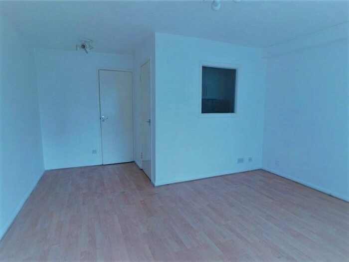 Studio To Rent In Salem Place, Northfleet, Gravesend, DA11