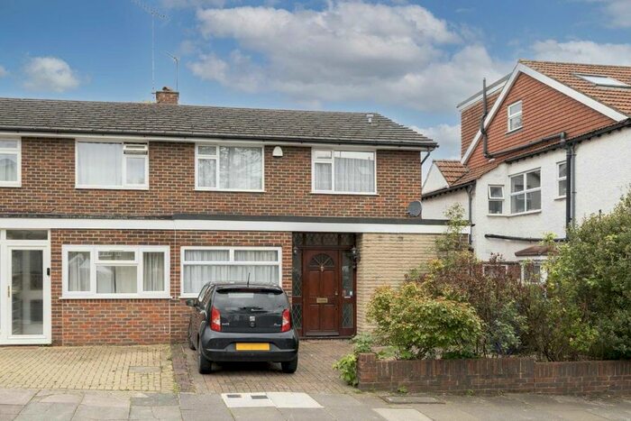 4 Bedroom Property To Rent In Highview Road, London, W13