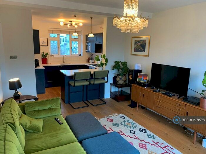 3 Bedroom Flat To Rent In Sidney House, London, E2
