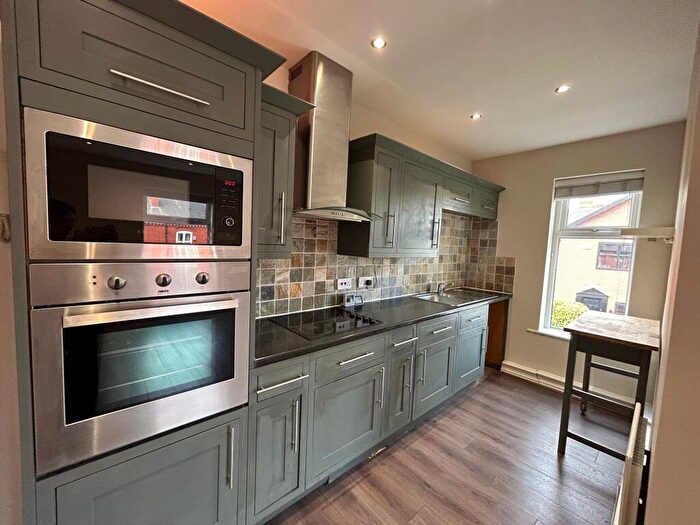 2 Bedroom Flat To Rent In Leigh Road, Worsley, M28