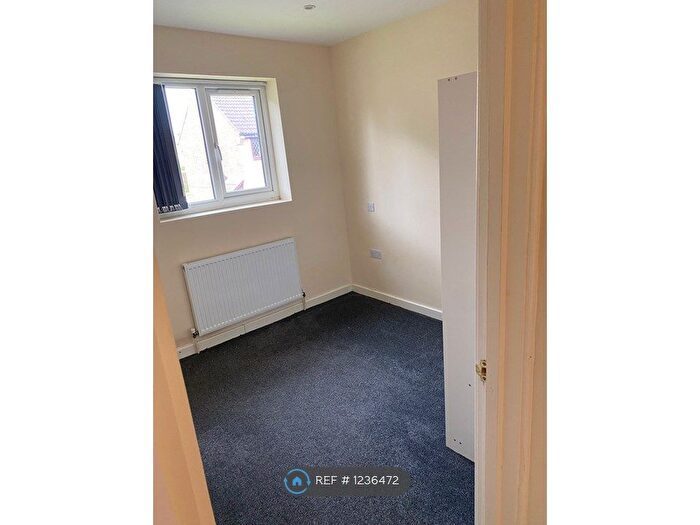 2 Bedroom Semi-Detached House To Rent In Langton Meadow, Slough, SL2