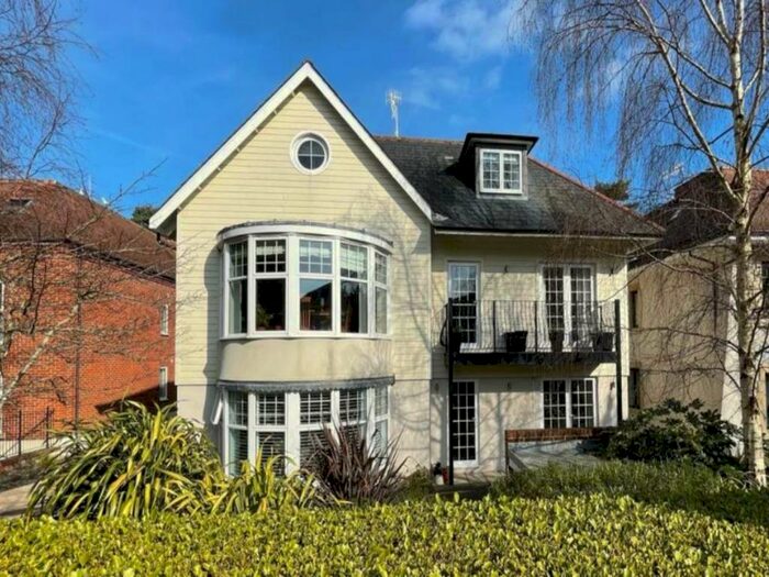 3 Bedroom Penthouse To Rent In Compton Avenue, Canford Cliffs, Poole, BH14