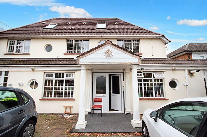 2 Bedroom Flat To Rent In Long Lane, London, UB10