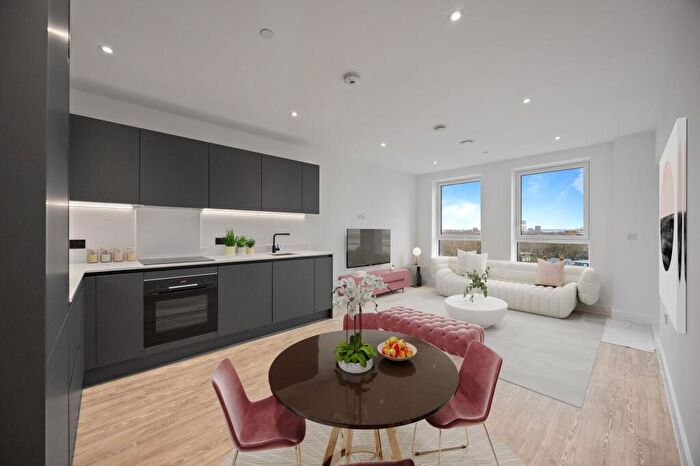 1 Bedroom Apartment For Sale In North Gate Park, St Ann's Road, N15