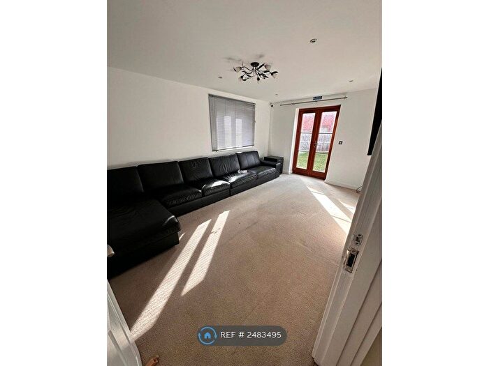 5 Bedroom Detached House To Rent In Whitehaven Close, Broughton, Milton Keynes, MK10