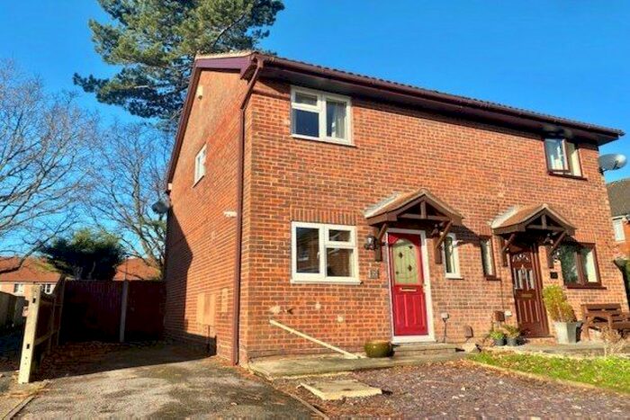 2 Bedroom Semi-Detached House To Rent In Woolwich Close, Southampton SO31