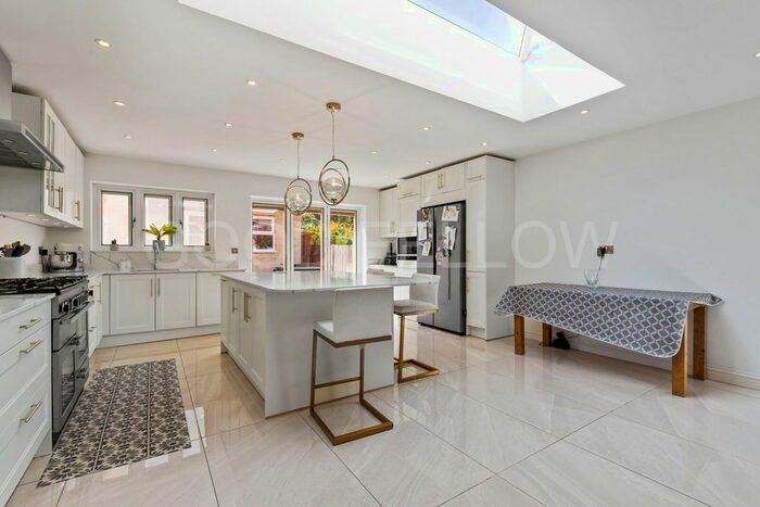 4 Bedroom Semi-Detached House To Rent In Selwood Road, Sutton, SM3