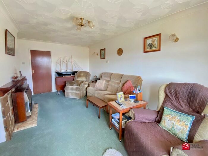 3 Bedroom Detached Bungalow For Sale In South View, Kenfig Hill