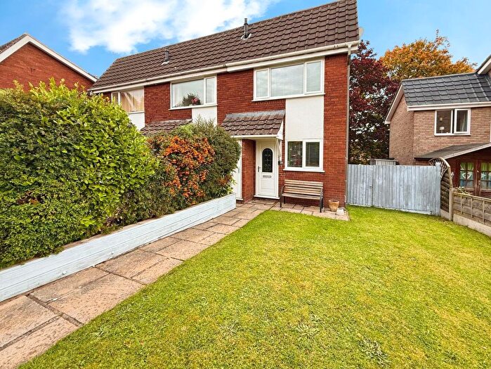 2 Bedroom End Terrace House For Sale In Aylesbury Close, Macclesfield, SK10