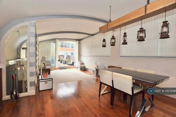 3 Bedroom Flat To Rent In Tilney Court, London, EC1V