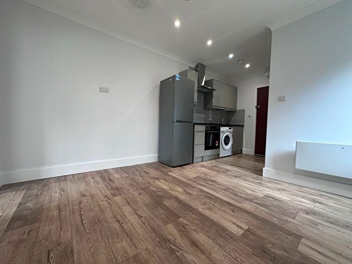 1 Bedroom Flat To Rent In Cheltenham Road, Nunhead, London, SE15