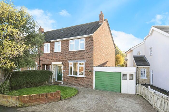 3 Bedroom End Terrace House For Sale In Cromwell Road, Brentwood, Essex, CM14